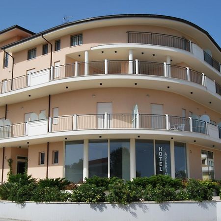 Hotel Europa Nereto Buitenkant foto