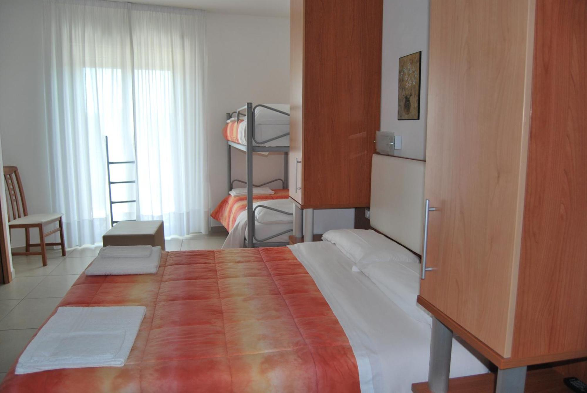 Hotel Europa Nereto Buitenkant foto
