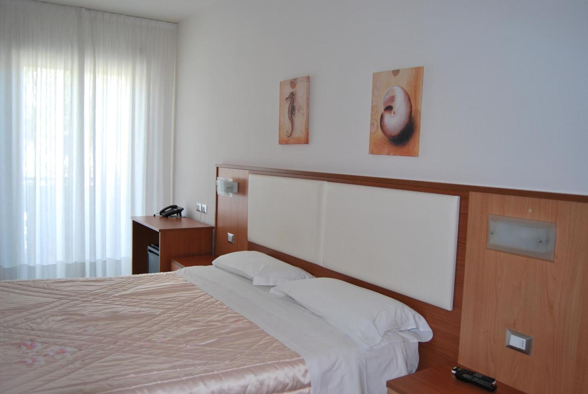 Hotel Europa Nereto Buitenkant foto