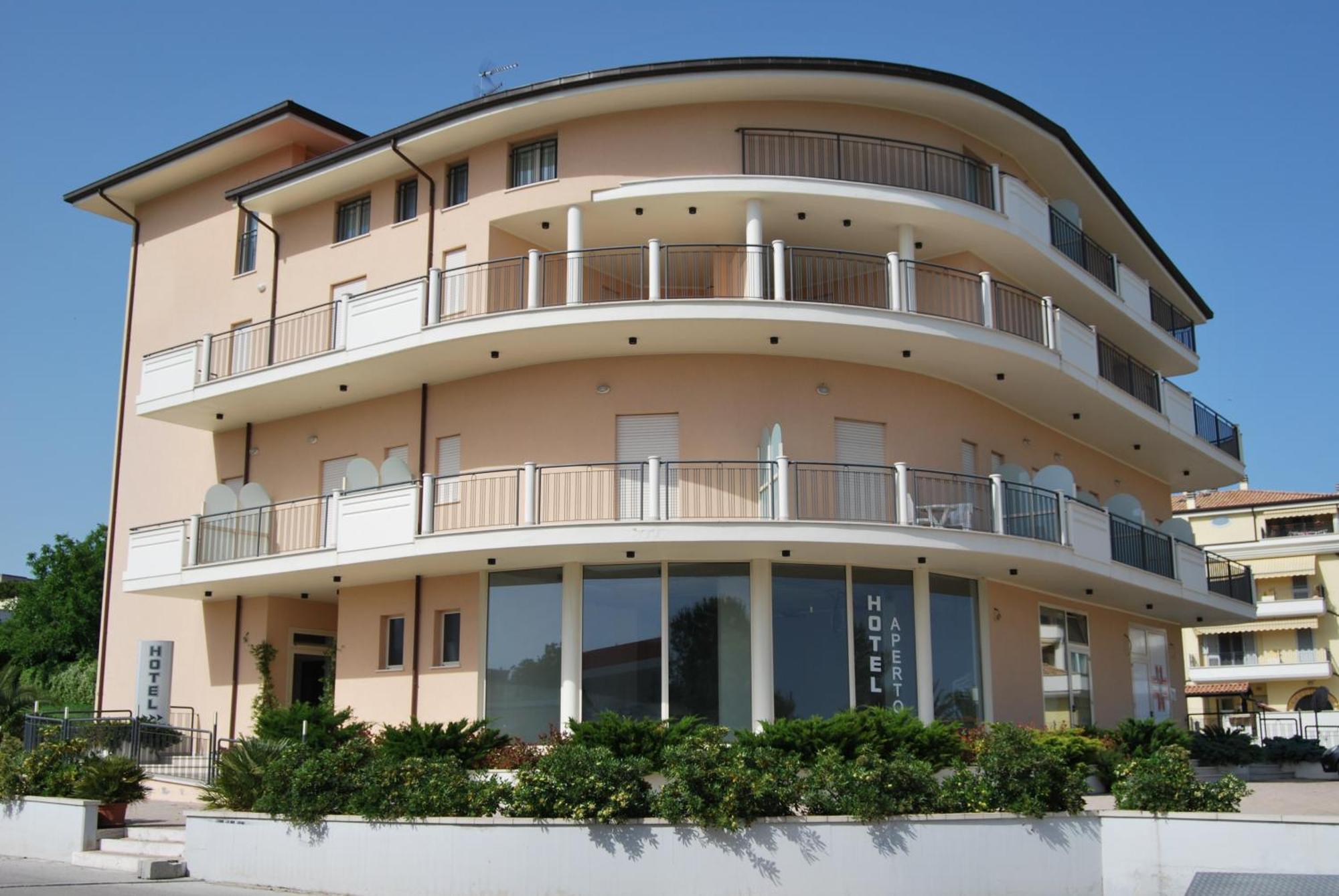 Hotel Europa Nereto Buitenkant foto