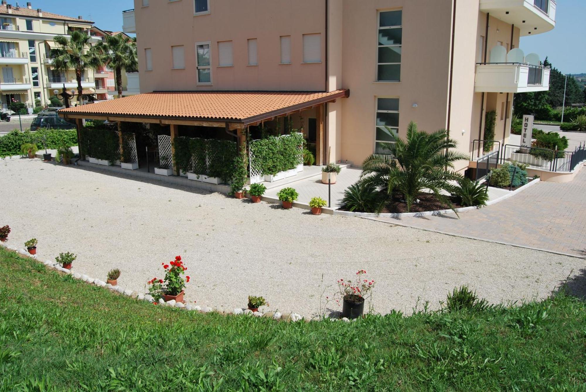 Hotel Europa Nereto Buitenkant foto
