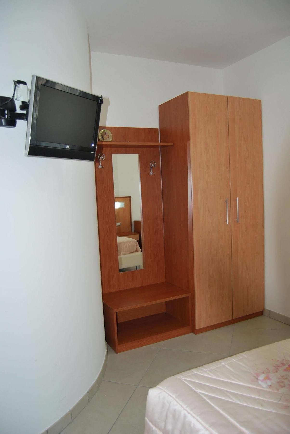 Hotel Europa Nereto Buitenkant foto